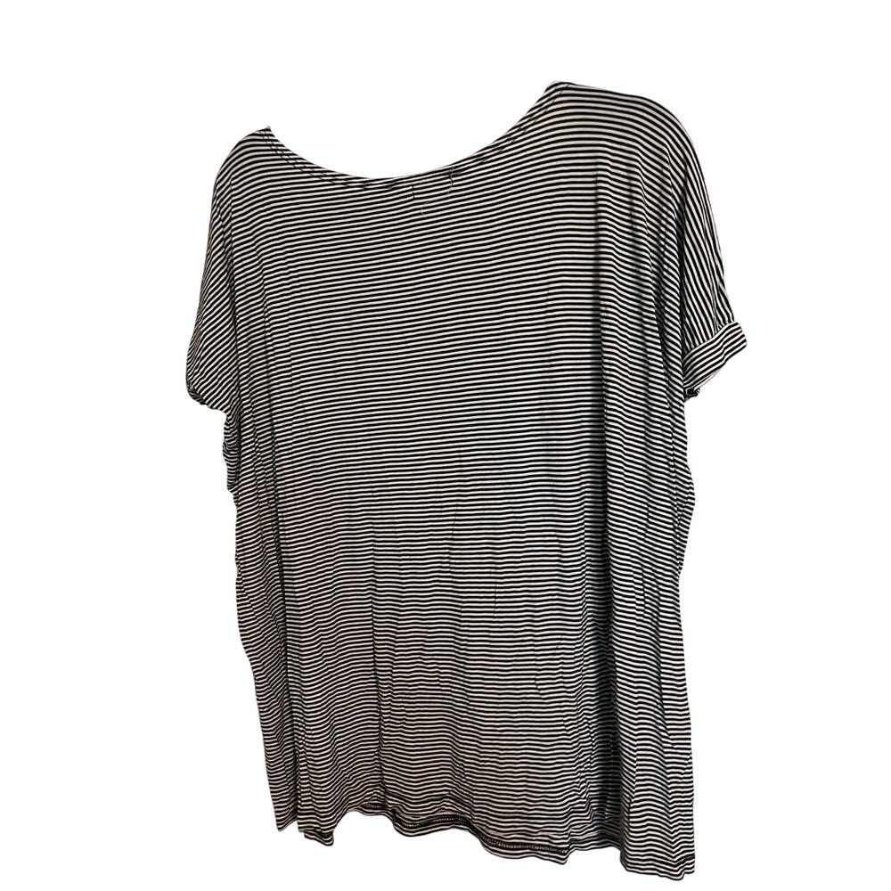 Black and White Striped PIKO Top - Picture 4 of 4